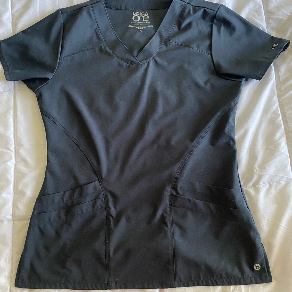 Barco One scrub set